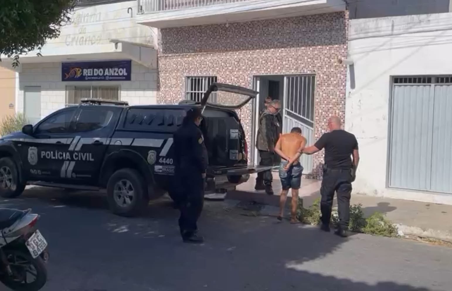 Operação da Polícia Civil prende duas pessoas no litoral de Areia Branca