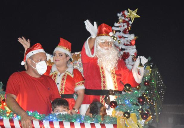 Papai e Mamãe Noel desembarcam em Grossos neste domingo (25)