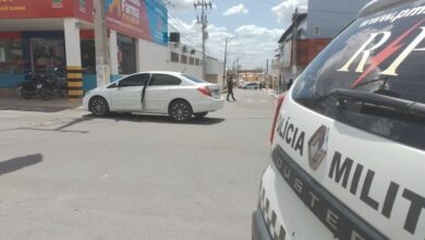 Homem é morto a tiros dentro de carro no Alto de São Manoel, em Mossoró