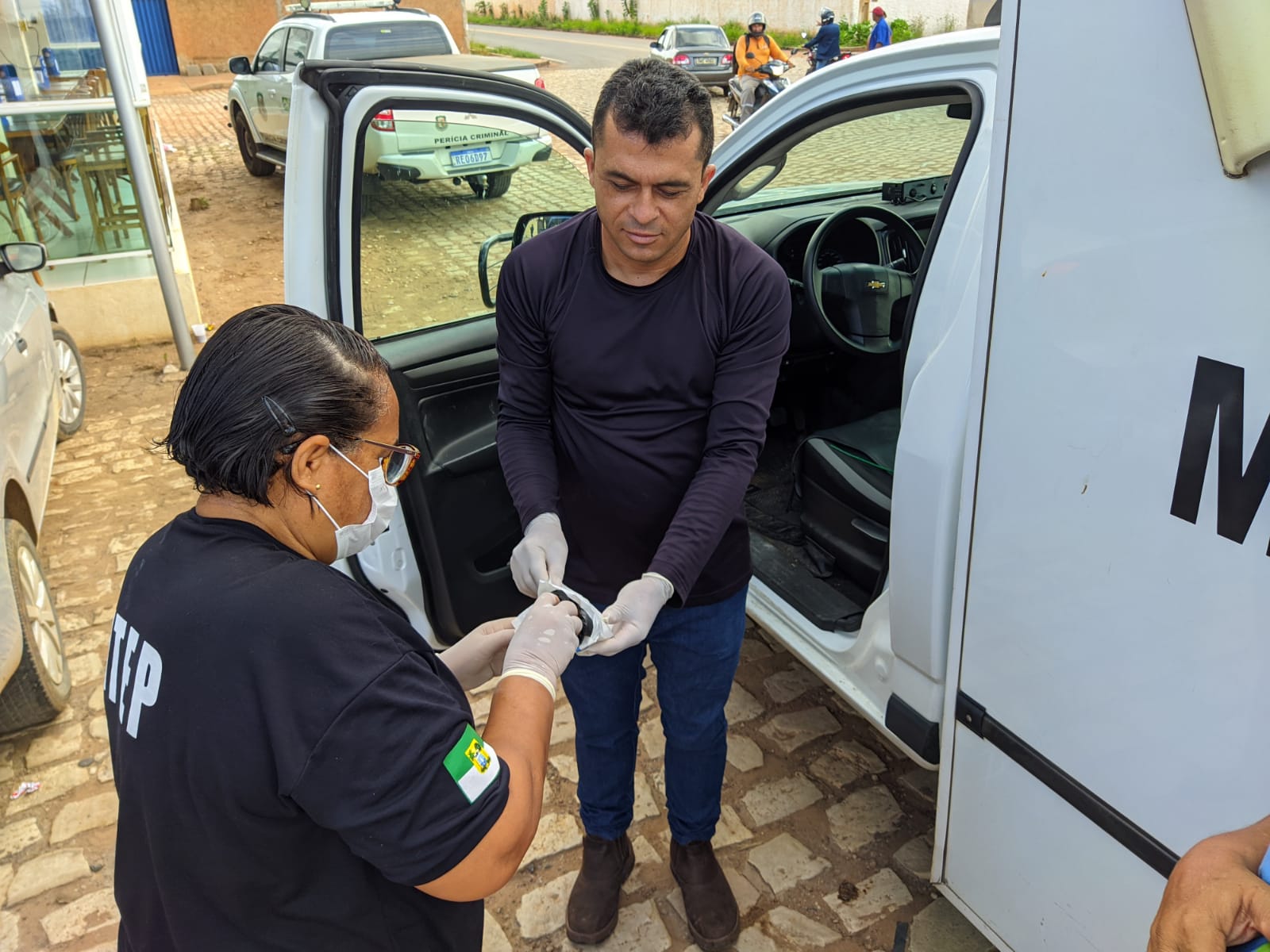 Foto: Recolhimento do feto encontrado no ônibus