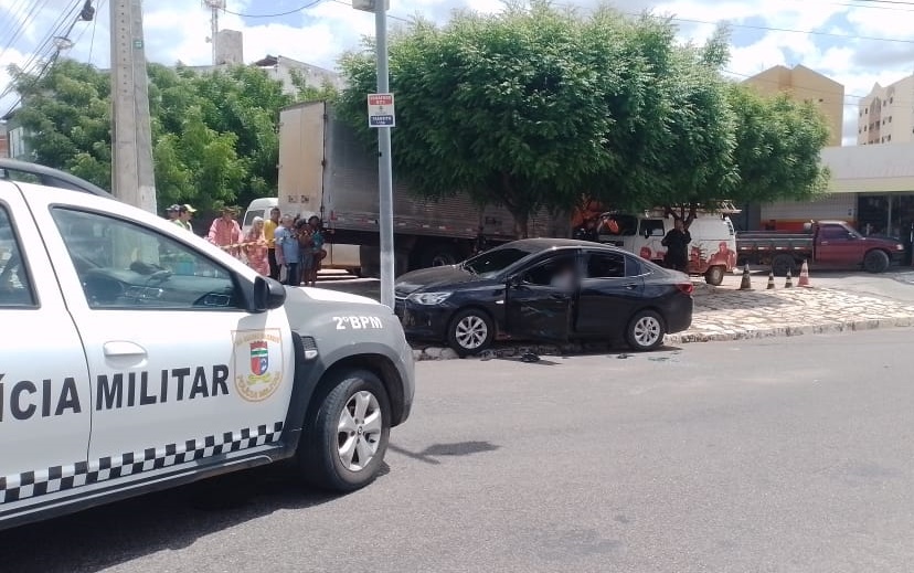 Homem é morto a tiros dentro de veículo no Bairro Santo Antônio, em Mossoró