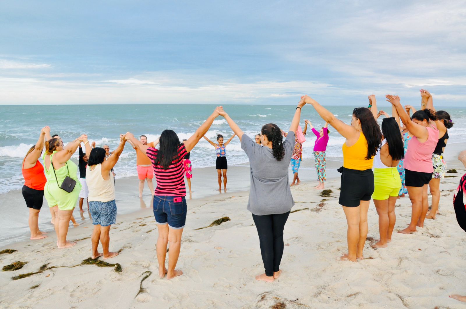 SEMTHAS realiza ação do dias das Mulheres na praia de Gado Bravo