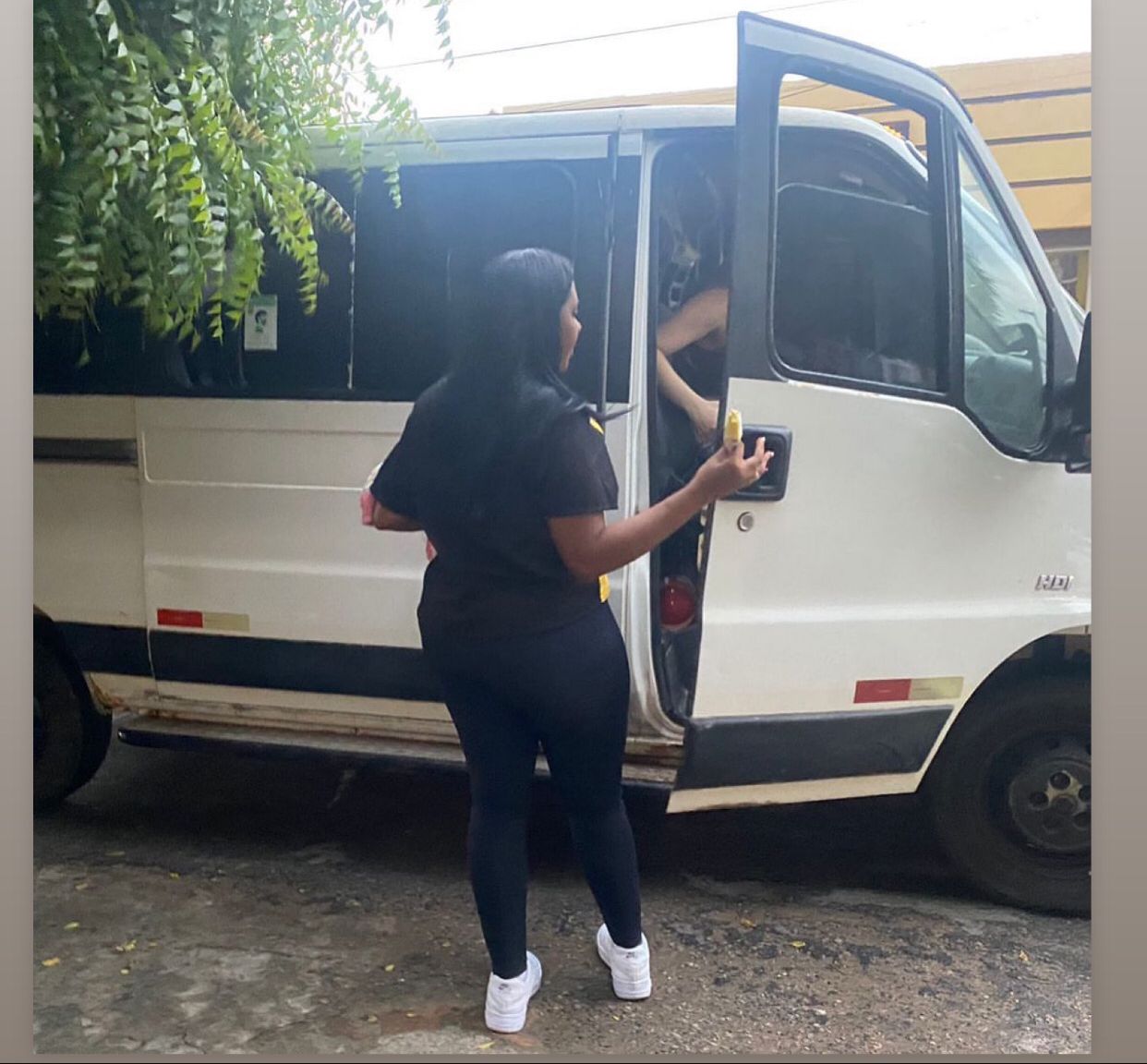 Dra. Rosa ajuda estudantes com transporte em Porto do Mangue