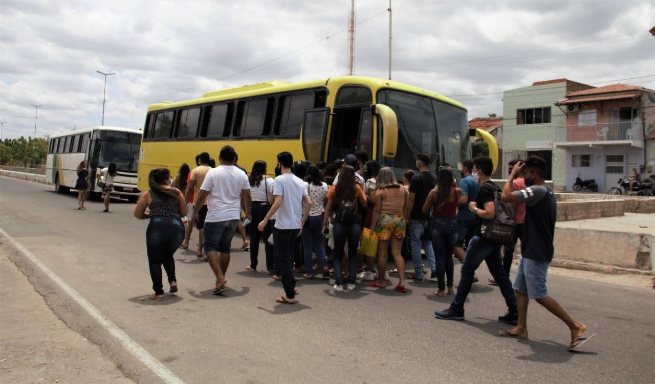 Prefeitura de Grossos suspende transporte de universitários após atos criminosos em Mossoró