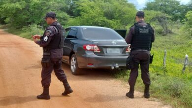 PM recupera veículo roubado na praia de Baixa Grande, em Areia Branca