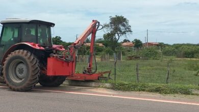 Secretaria de Agricultura e Meio Ambiente de Tibau inicia limpeza dos canteiros de estradas