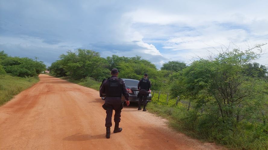 PM recupera veículo roubado na praia de Baixa Grande, em Areia Branca