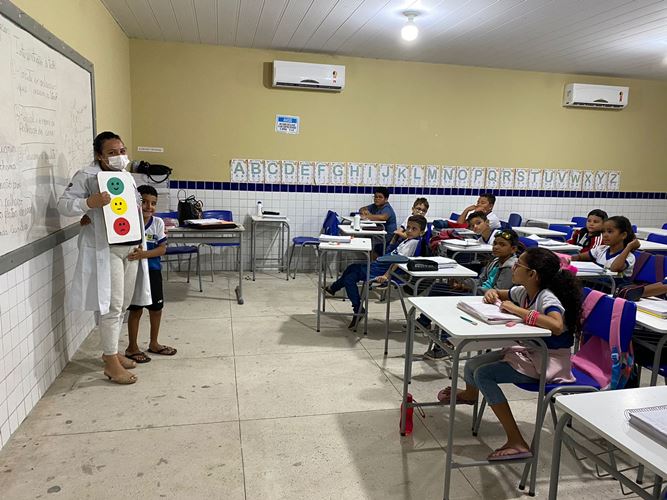 Semáforo do toque: Escolas do município de Tibau estão realizando as ações do Programa Saúde na Escola (PSE)