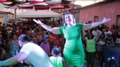 Médica do povo, Rosa, celebra aniversário ao lado da população de Porto do Mangue