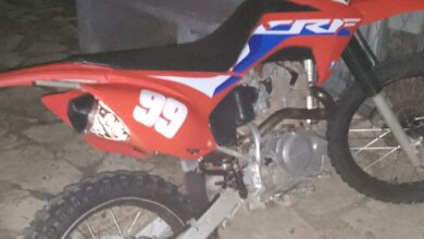 Polícia Militar de Grossos apreende motocicleta sem placa