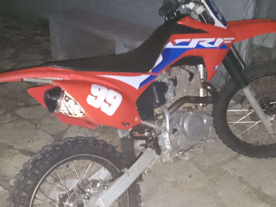 Polícia Militar de Grossos apreende motocicleta sem placa