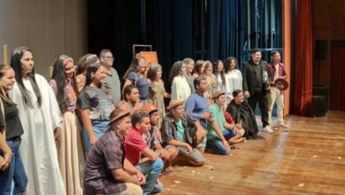 Dra. Rosa acompanha Grupo Teatral da Escola Joselia de Souza na apresentação do FestUERN em Mossoró