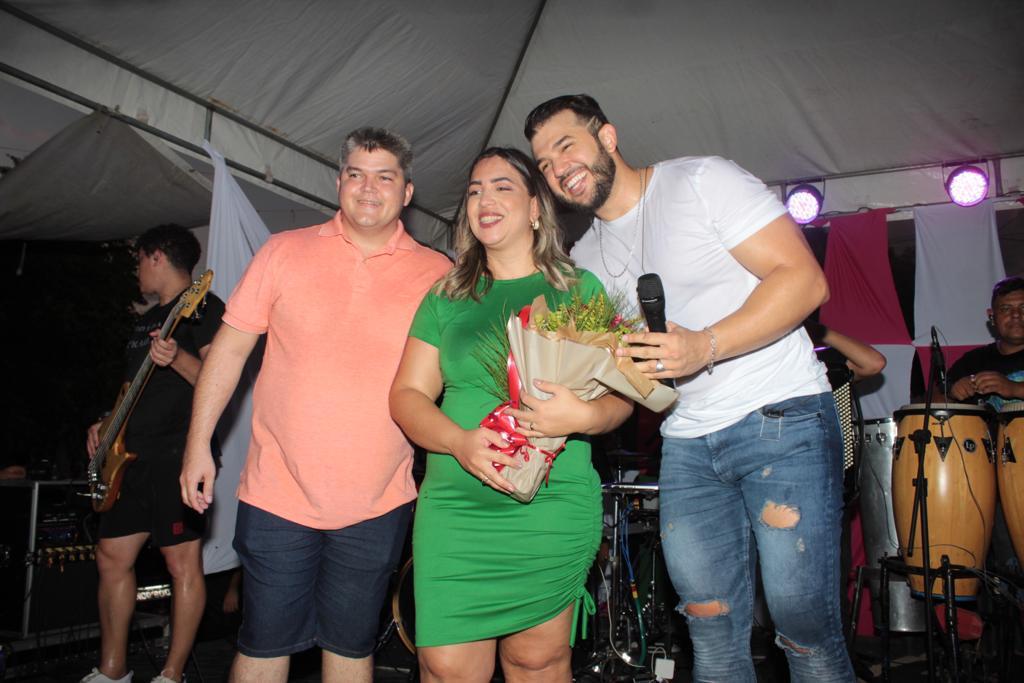 Médica do povo, Rosa, celebra aniversário ao lado da população de Porto do Mangue