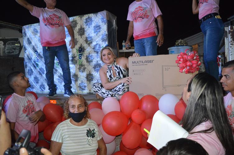 Grossos celebra dia das mães com grande show religioso e entrega de prêmios