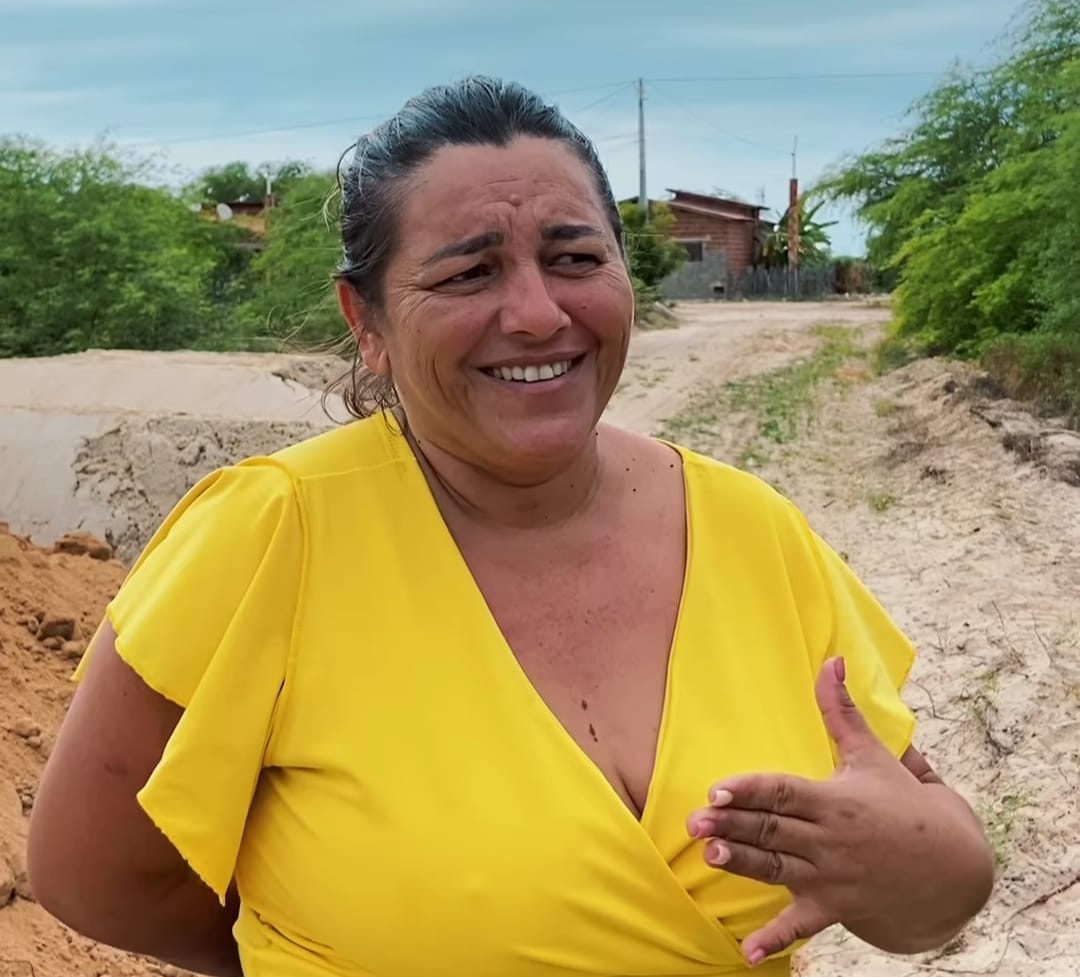 "Estou muito feliz com a obra", diz moradora sobre novo acesso à rua Luzia Machado, em Areias Alvas