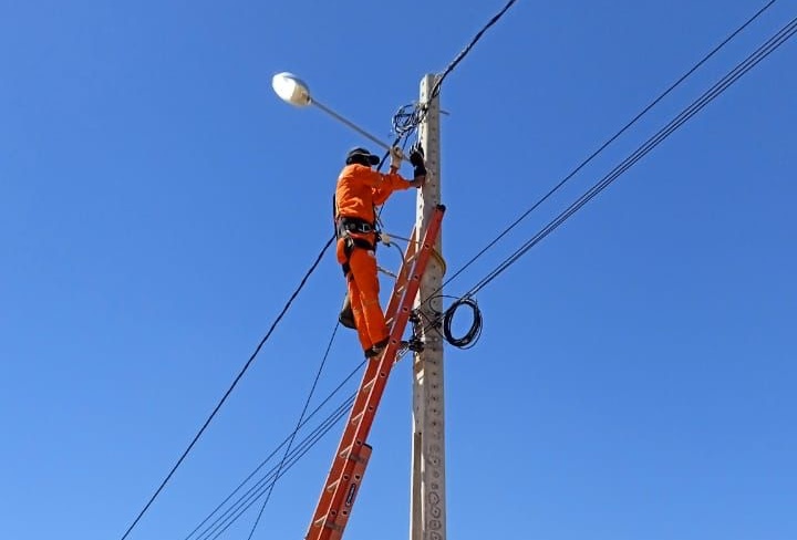 Prefeita atende pedido dos moradores e amplia iluminação da Serra de Grossos