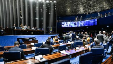 Senado aprova MP que aumenta salário mínimo e amplia isenção do IR