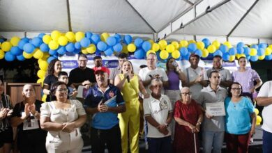 Cinthia entrega quadra Carlos Alves reformada e restaura praça esportiva do bairro Coqueiros