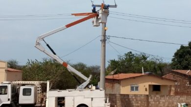 Rede elétrica de Areia Branca ganha 17 novos transformadores