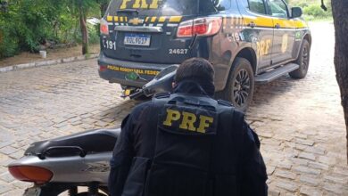 Erro ortográfico em placa faz PRF-RN recuperar moto furtada há quase 20 anos em Goiás