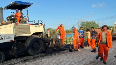 Acelera Grossos: Córrego começa a receber pavimentação asfáltica